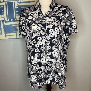 Banana Republic Women’s Blue & White Blouse Size L